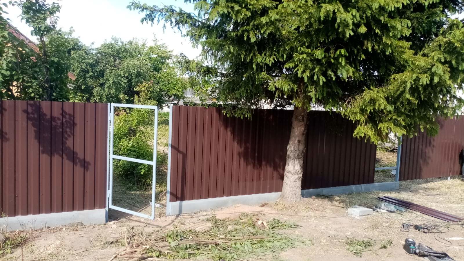 Забор из металлопрофиля