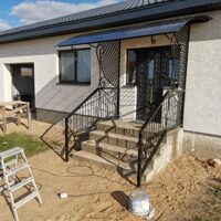 Крыльцо с элементами ковки